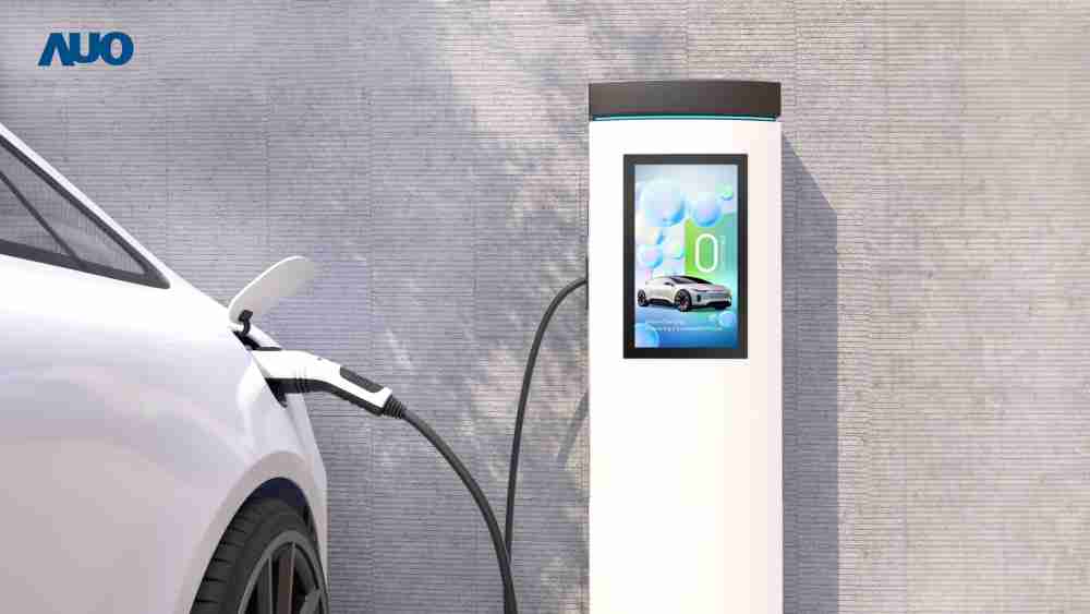 友達〝EVSE車用充電樁解決方案〞專為電動汽車充電樁設計，，，具有高亮度、、、克服戶外艱難環境的耐溫、、、耐紫外線等特性，，並搭載散熱性及擴充性強的高效能工業電腦，，可實現人機互動訴求，，如資訊顯示、、支付等應用